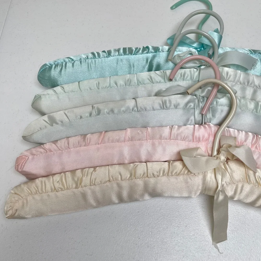 Vintage Padded Satin Hangers 4 Pastel‎ Multicolor Ribbon Bow Accents Bridal